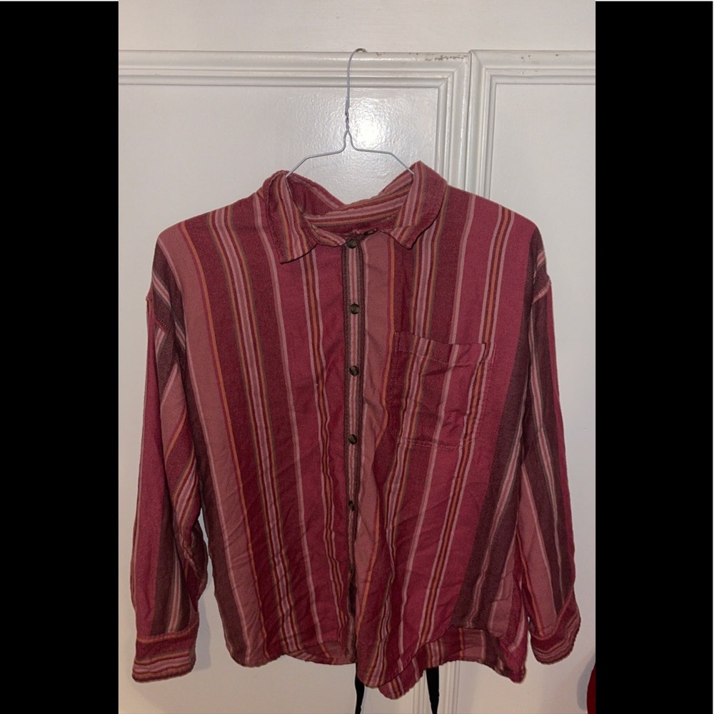 MEDIUM AMERICAN EAGLE LONG SLEEVE BUTTON UP